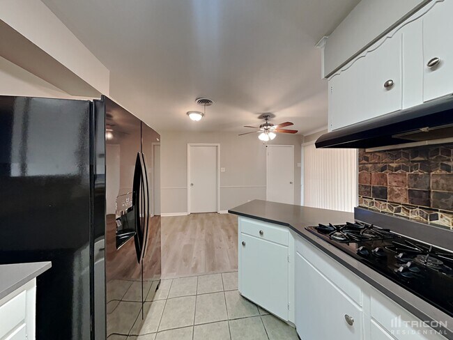 Building Photo - 3240 Springwood Ln