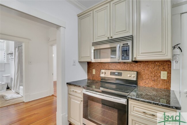 Building Photo - 11 E 34th St