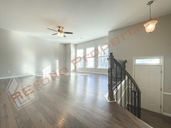 Building Photo - Beautiful End Unit 3 Story 4 bedroom, 3.5 ...