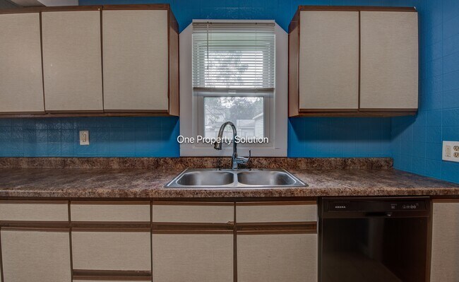 Building Photo - 7611 Northcote Ave