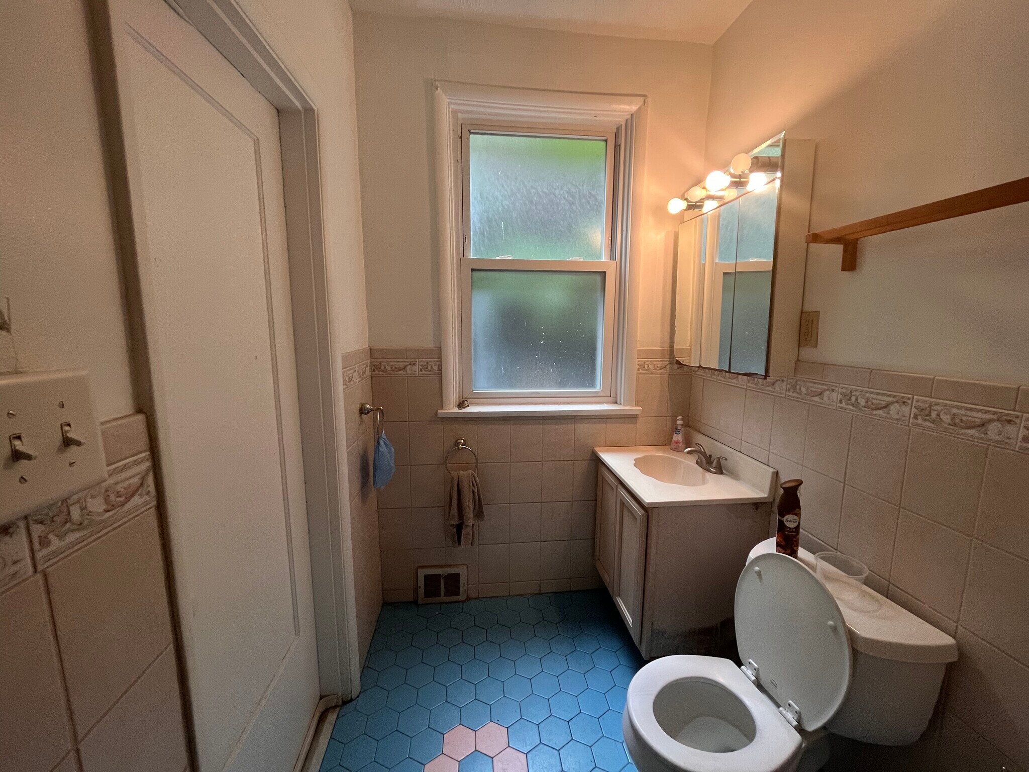 Building Photo - 5604 Pocusset St