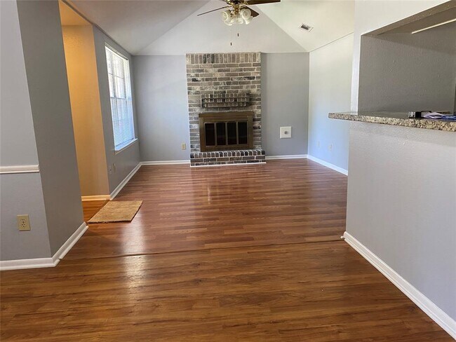Building Photo - 2714 Sherwood Hollow Ln