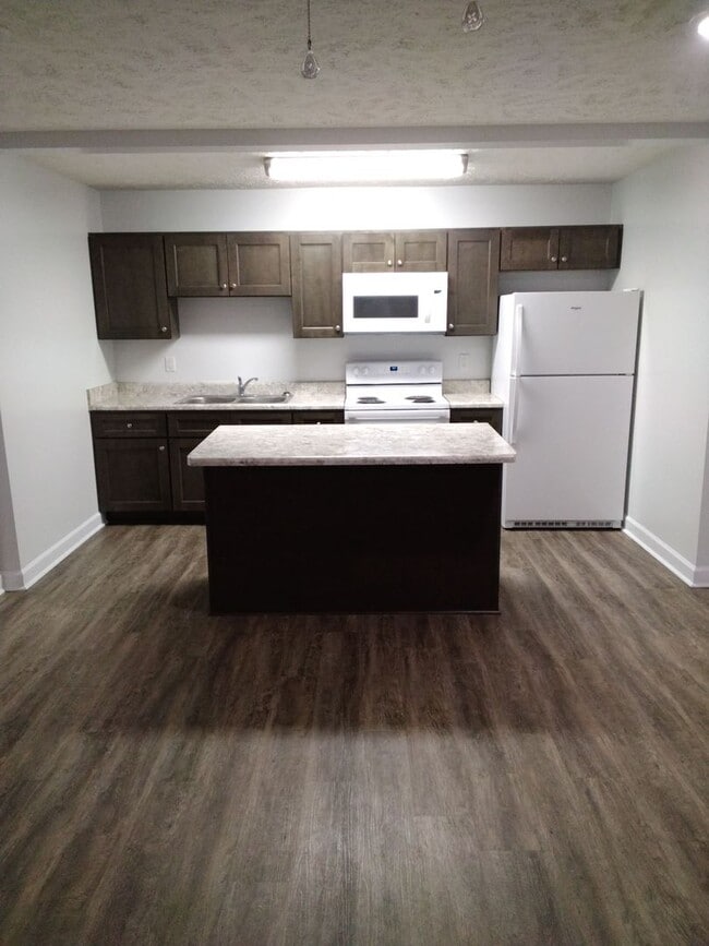 Building Photo - 618 Hiawatha Rd