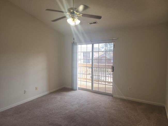 Building Photo - 141-300 (4)