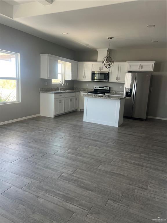 Building Photo - 2112 Redbud Ln