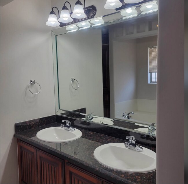 Building Photo - 3611 Spicewood Dr