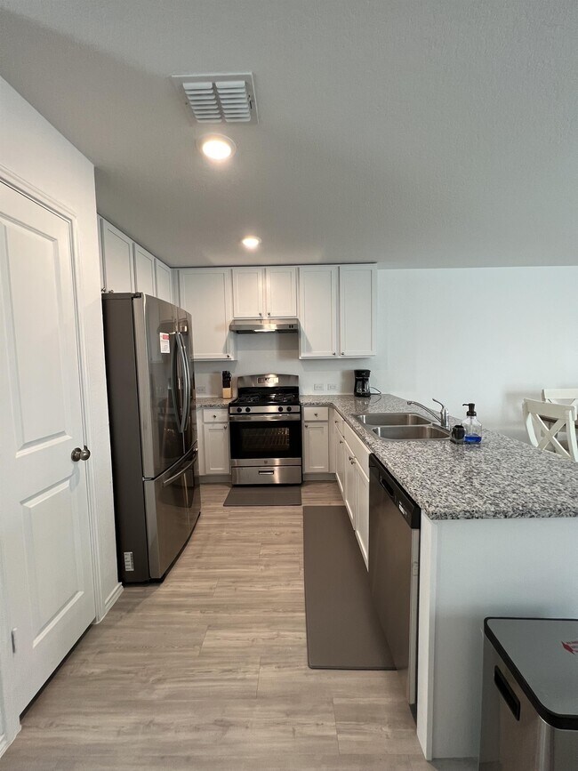 Building Photo - 8523 Grosbeak Cv