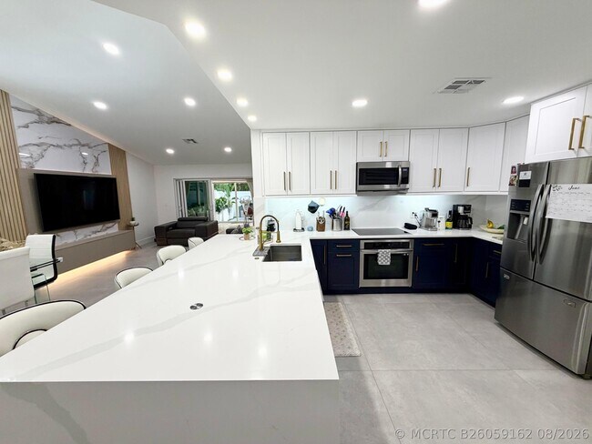 Building Photo - 4929 W Lakes Dr