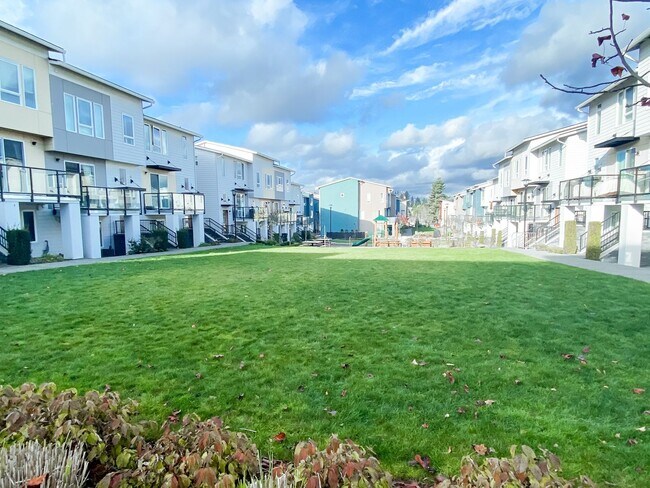 Building Photo - Modern 2-bed, 2-bath Townhome in Shoreline.