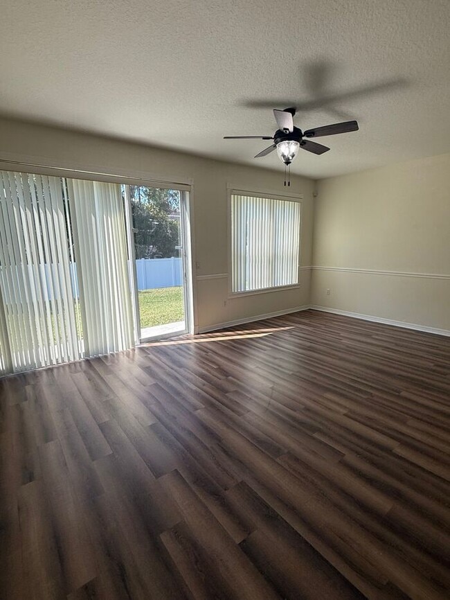 Building Photo - 3BR 2.5BA Townhome w/ In-Unit Laundry • Parking in Westchase