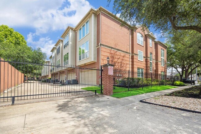 Building Photo - 422 McGowen St
