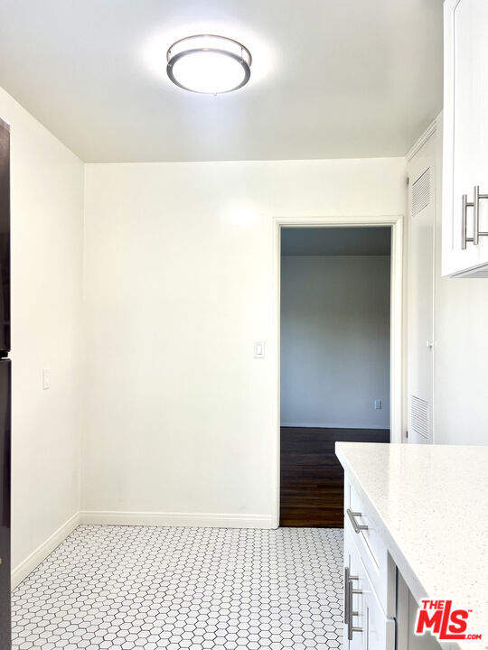 Building Photo - 1860 Alexandria Ave