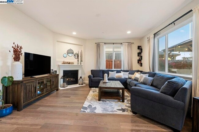 Building Photo - 2525 Modena Dr