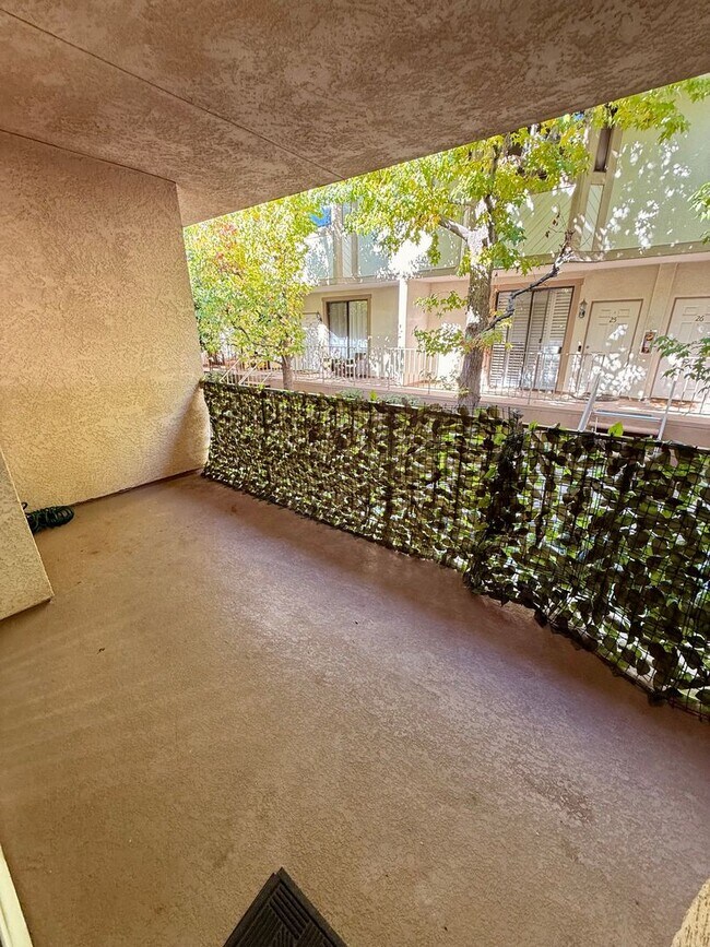 Building Photo - Beautifully Updated 3-Bedroom Tri-Level Condo with Bonus Room in Prime Chatsworth!