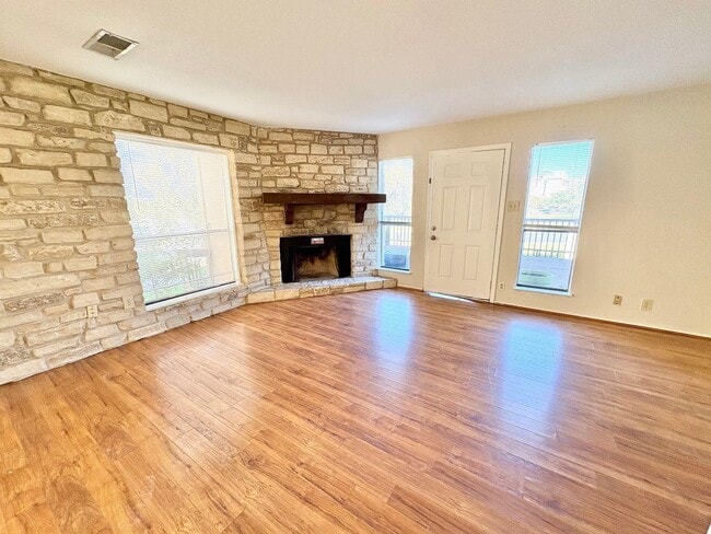 Building Photo - 601 Free Rein