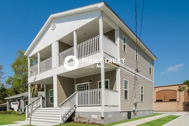 Building Photo - 2 Bedroom Pet-Friendly Home in St. Petersb...