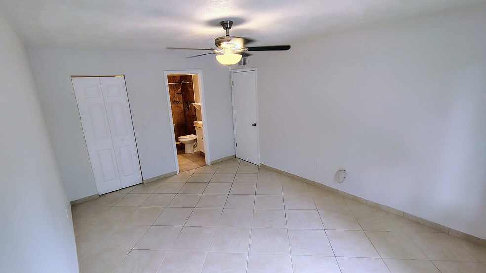 Main bedroom and bath, W.I.C. - 1353 Pine Ridge Cir E