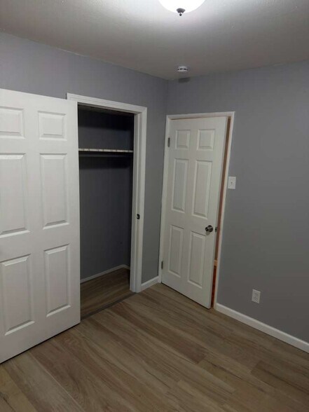 Building Photo - 2575 Hawthorne Manor Dr