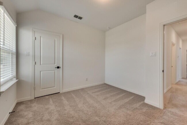 Building Photo - 2404 Swallowtail St
