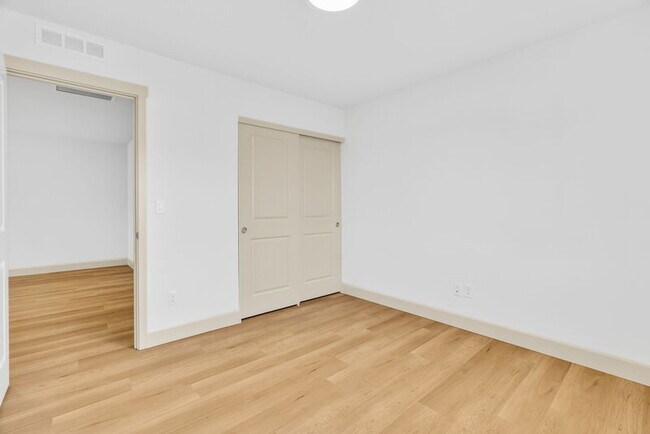 Building Photo - 2115 NW 17th Pl