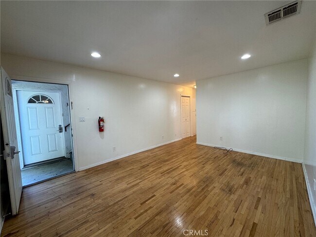 Building Photo - 1372 W 36th St