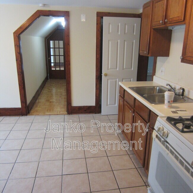 Building Photo - 2855 E 82nd St