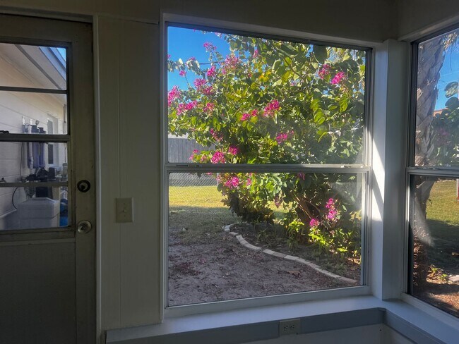 Building Photo - Immediate Availability on Newly Updated 2BR/2BA in South Venice