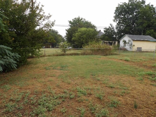 Building Photo - 804 N Evans Ave