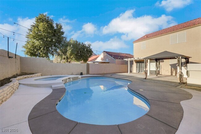 Building Photo - 7937 Lovely Pine Pl