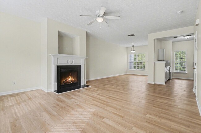 Building Photo - 2545 Walden Lake Dr