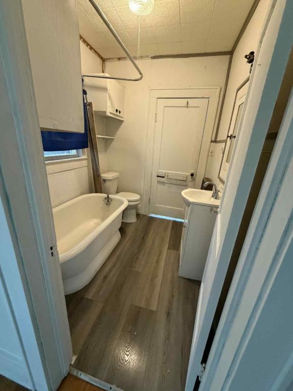 Building Photo - 1108 Grove St