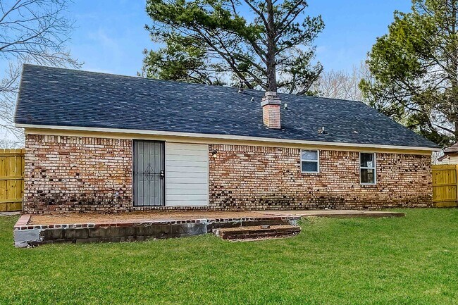 Building Photo - 4290 Park Forest Dr