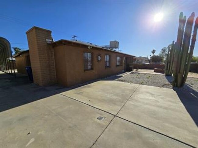 Building Photo - Spacious 3 bedroom/ 2 bath home with R/V parking