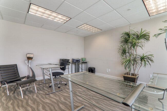 Building Photo - Fully Furnished Penthouse in Citywalk Downtown.  Short term okay