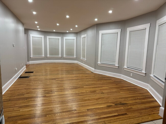 Building Photo - 801 Western Ave