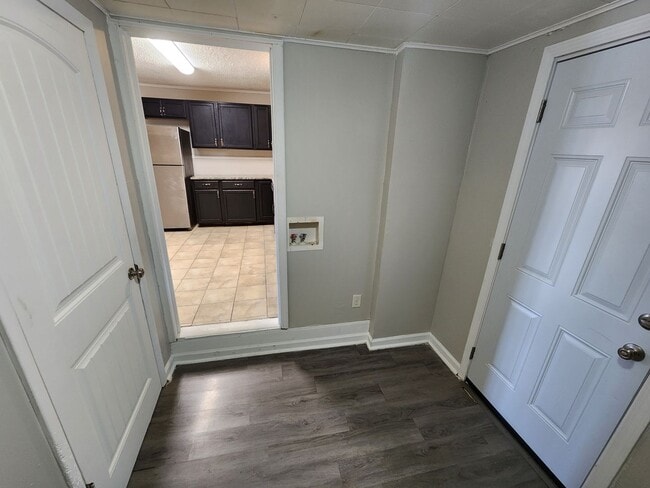 Building Photo - Spacious 3-Bedroom, 2-Bathroom Home AVAILA...