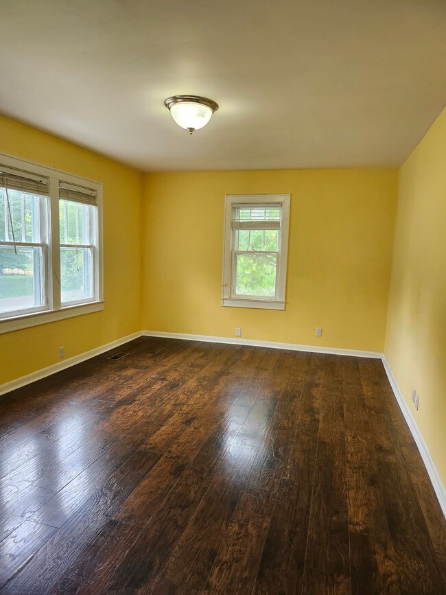 Building Photo - 2 Bedroom 1 Bath home near Stuart Heights ...