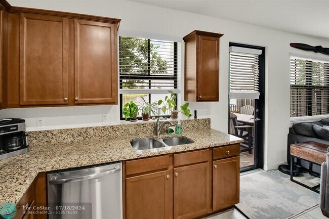 Building Photo - 8455 Lakeview Trail