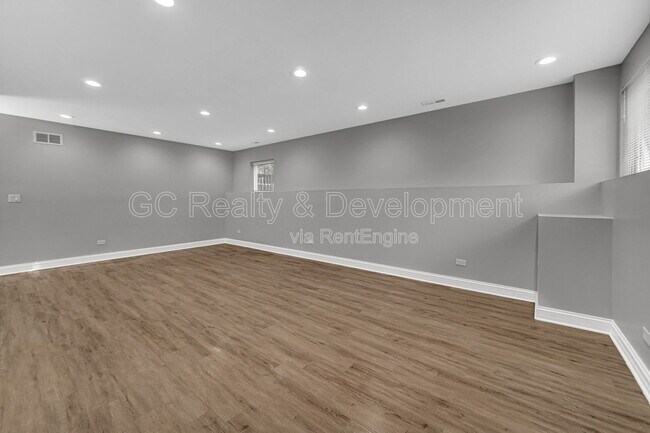 Building Photo - 1048 N Lawndale Ave