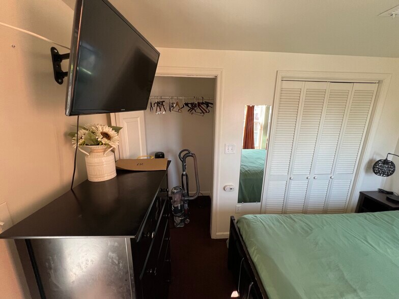 Building Photo - 4004 Cole Blvd SE