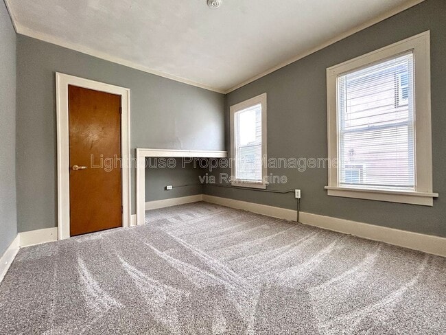 Building Photo - 39 Iona Ave