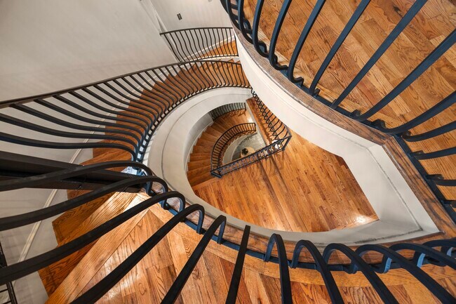 Building Photo - 1312 Crocker St