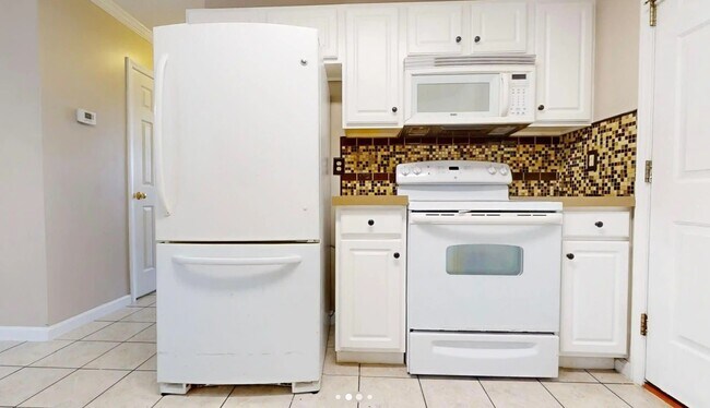 Building Photo - 10 Valley View Ct