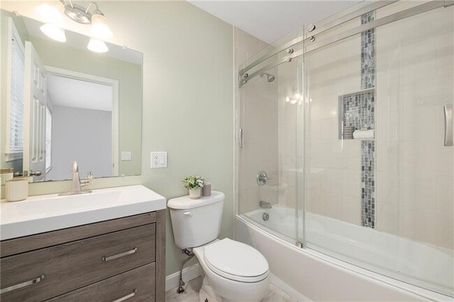 Building Photo - 231 Maple Ave