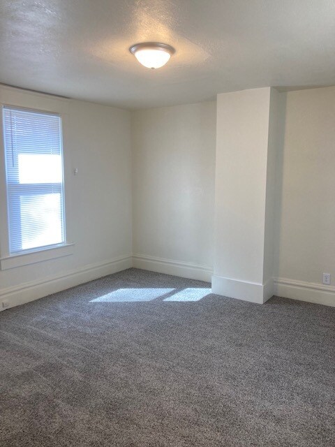 Building Photo - 2419 NE Madison Ave