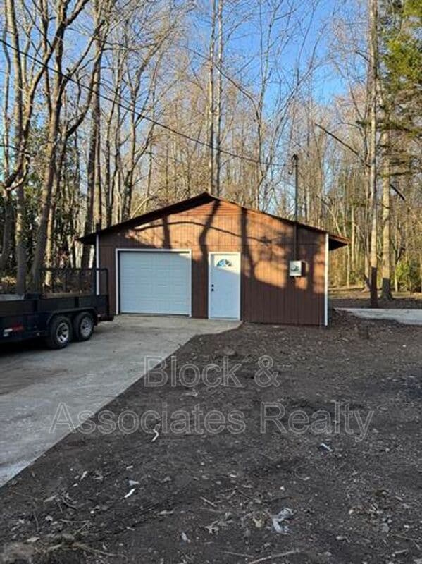 Building Photo - 824 Fermer Rd