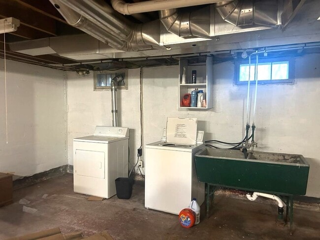 Building Photo - 532 Gilbert Ave