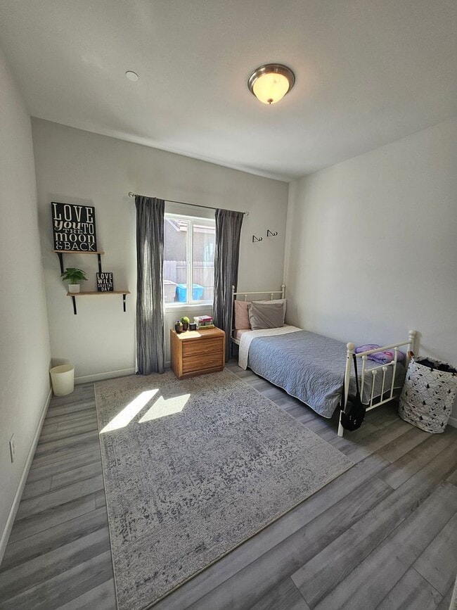 Building Photo - MUST SEE 4 Bedroom 2 bath