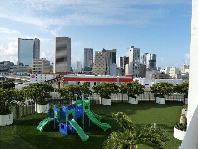 Building Photo - 90 SW 3rd St