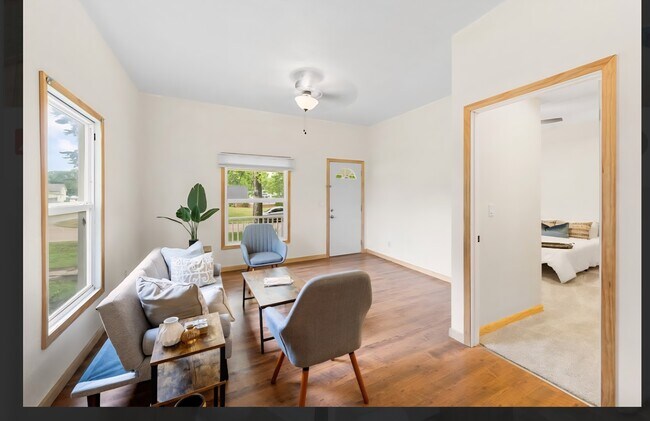 Building Photo - 123 King St